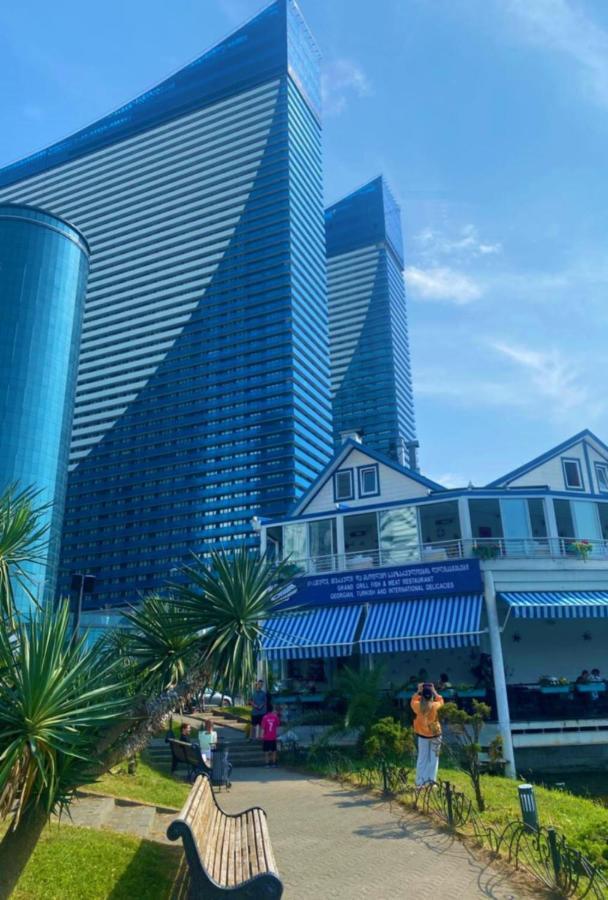 Batumi Beach Side & Sea View Aparthotel Kültér fotó